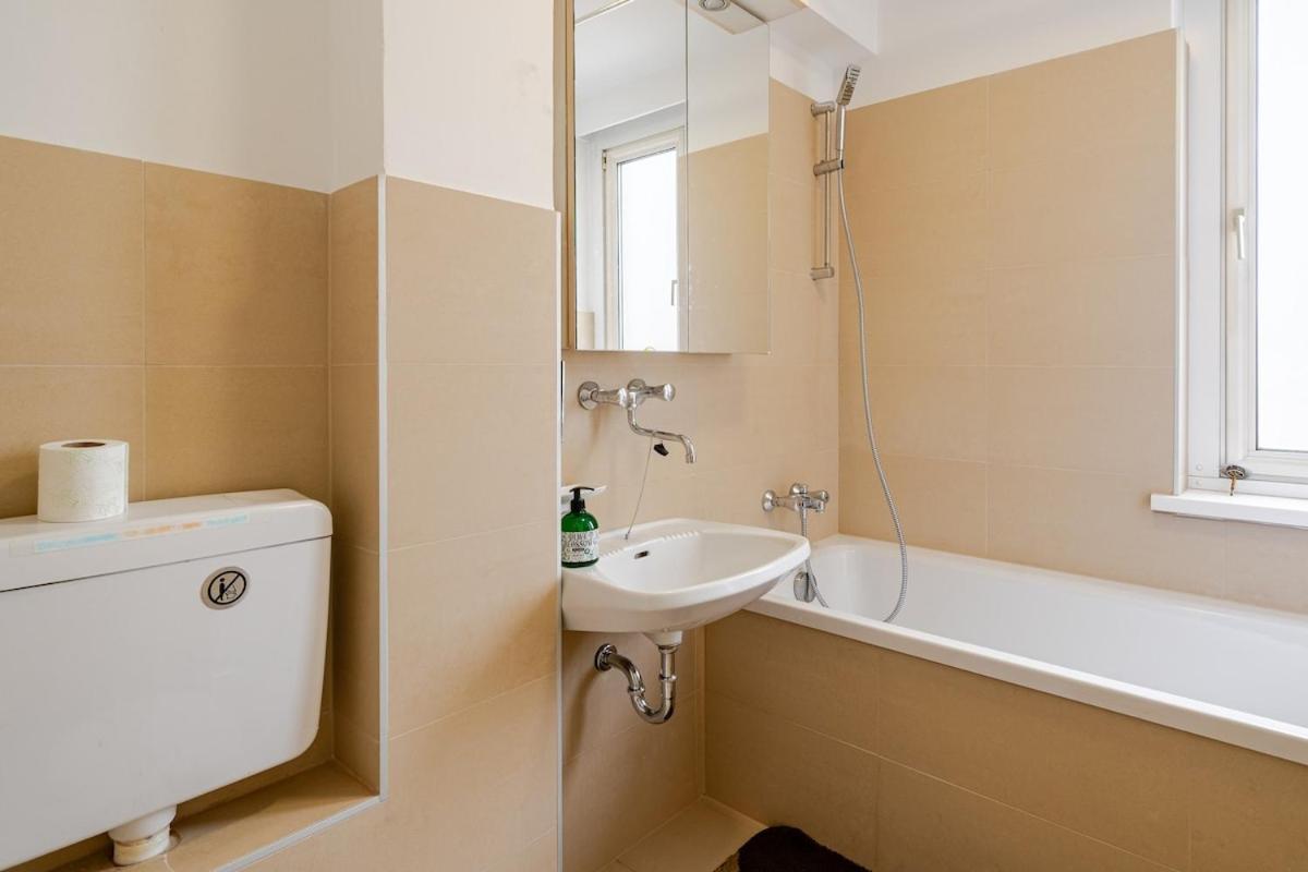 10 Minutes To City Centre And Next To Wien Hbf And Easy From Airport Екстериор снимка